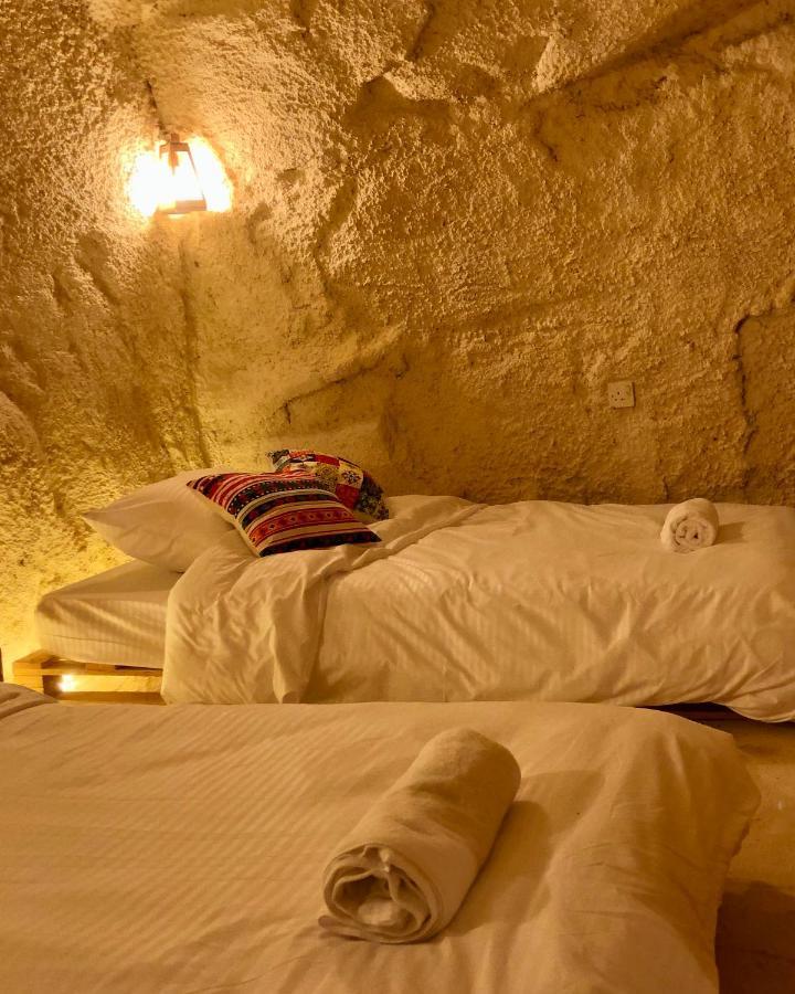 7 Caves Hotel Al Jāyah 外观 照片