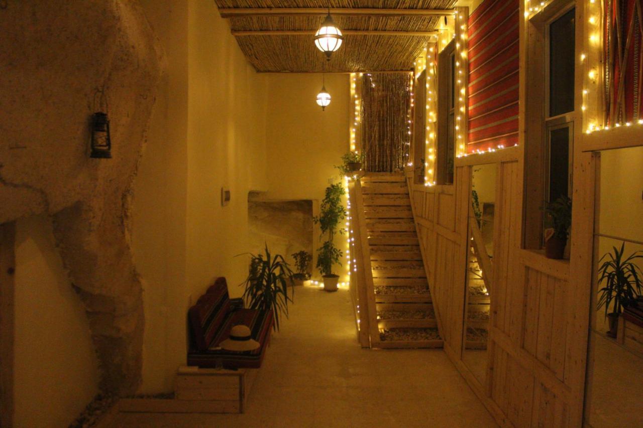 7 Caves Hotel Al Jāyah 外观 照片