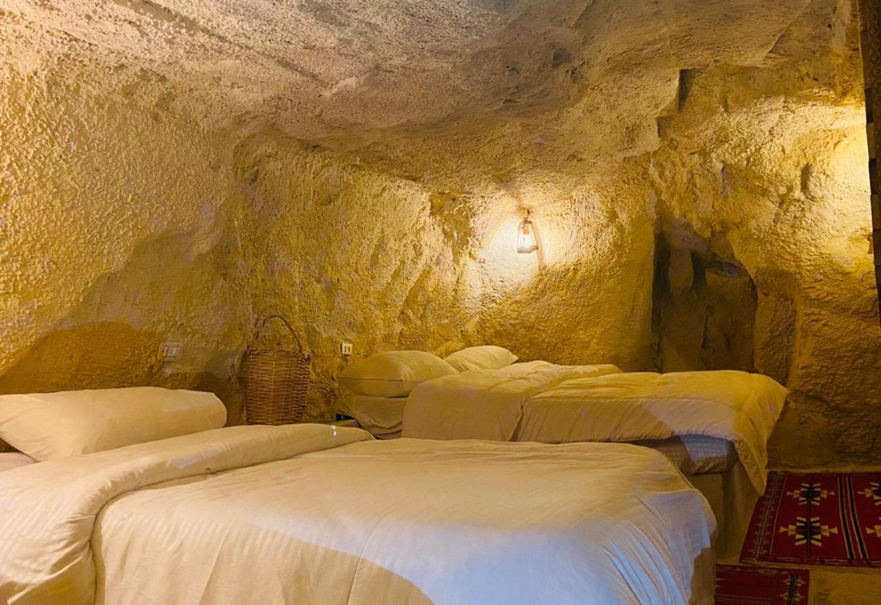 7 Caves Hotel Al Jāyah 外观 照片