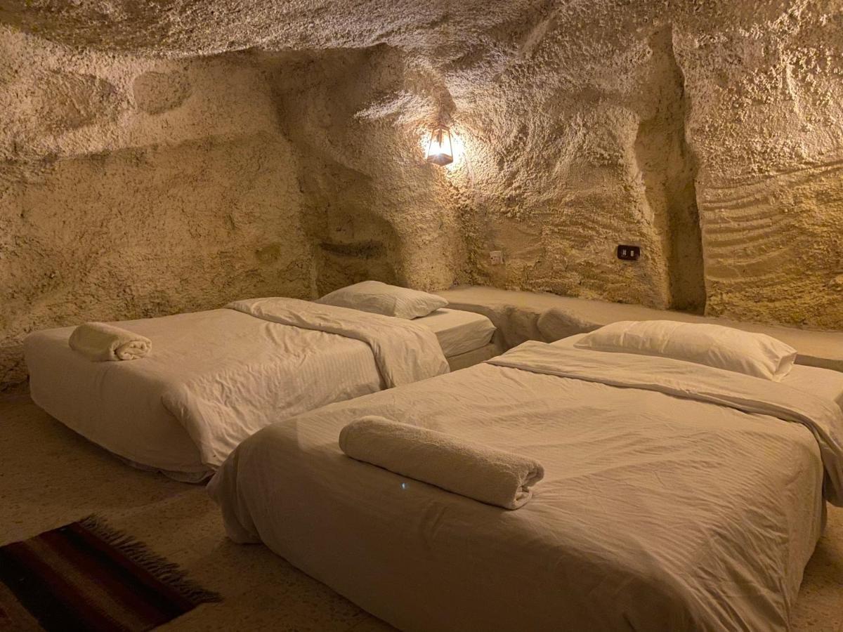 7 Caves Hotel Al Jāyah 外观 照片